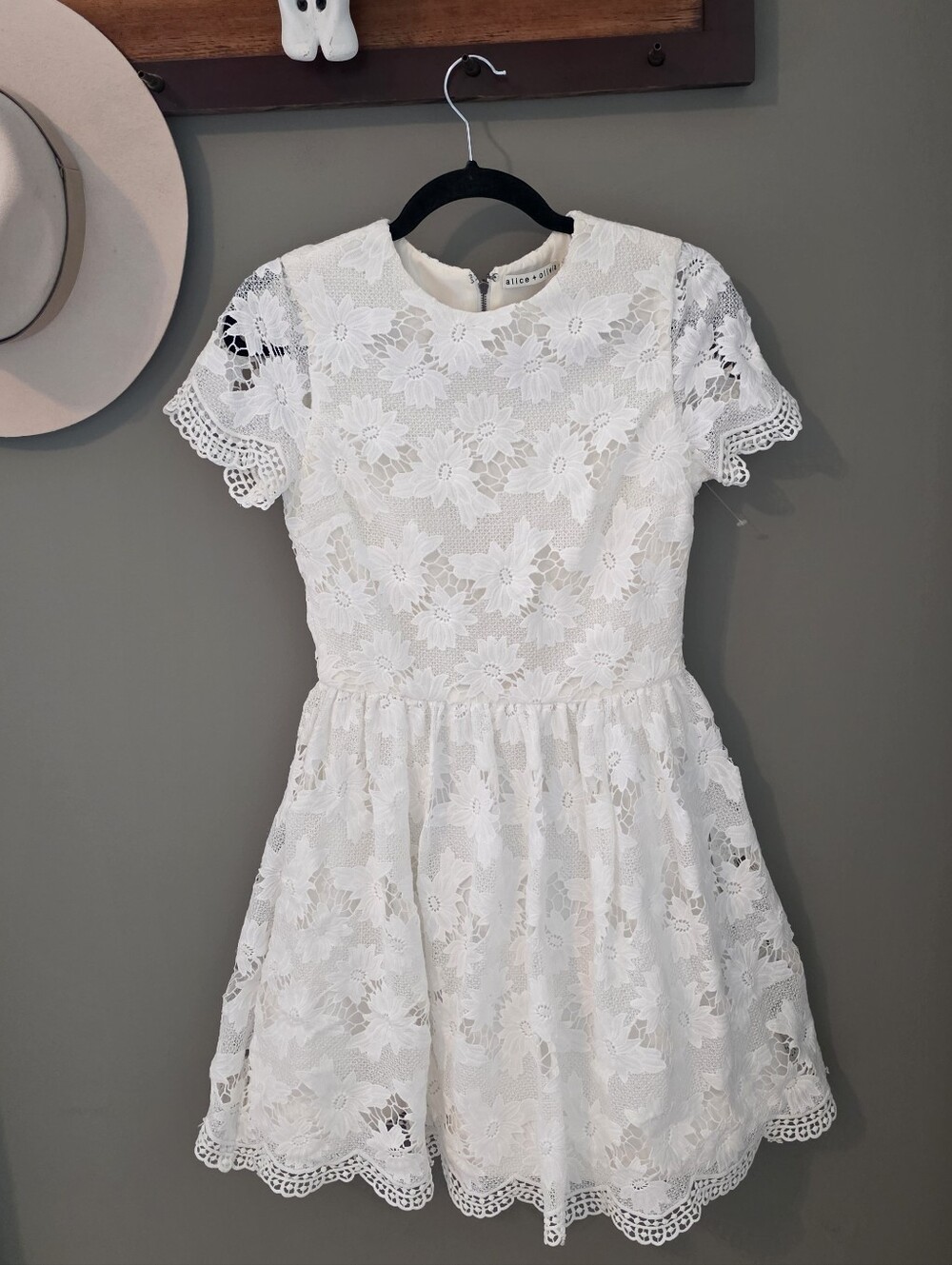 Alice + Olivia Floral Lace Fit & Flare Dress Wedding Formal Special Occasion - Picture 2 of 16